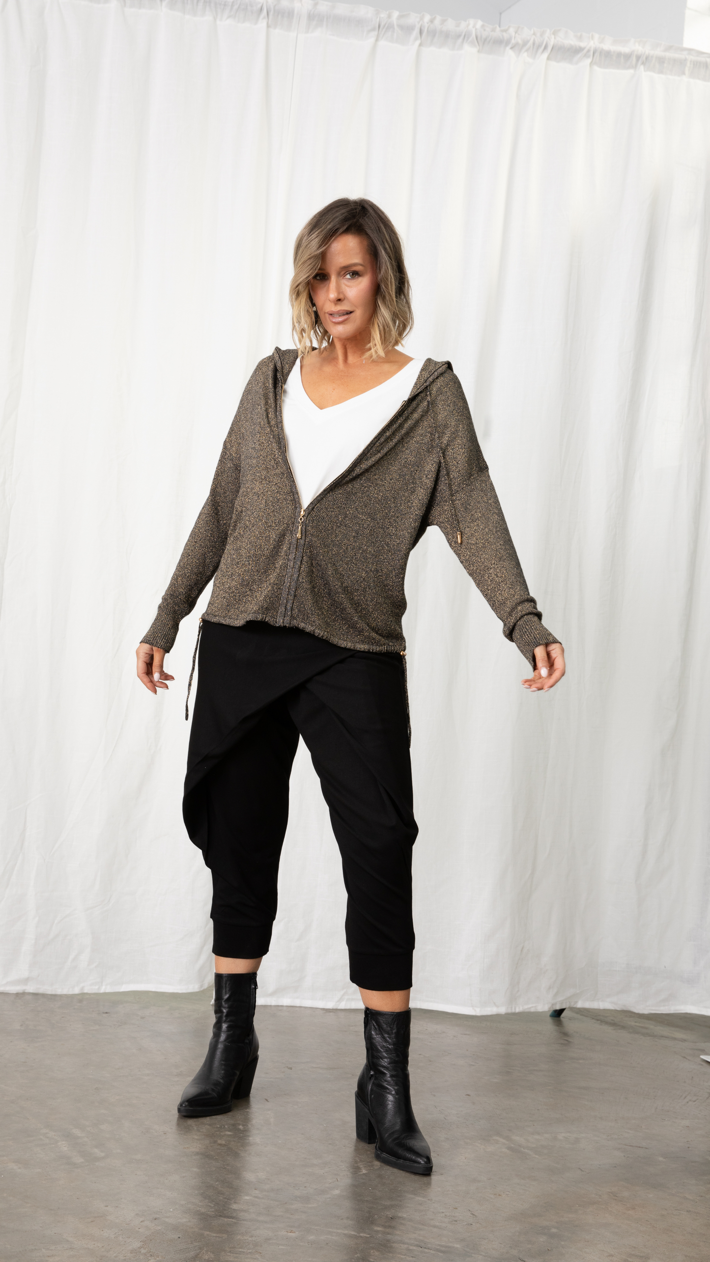 Luno Metallic Jacket With Hood - Black