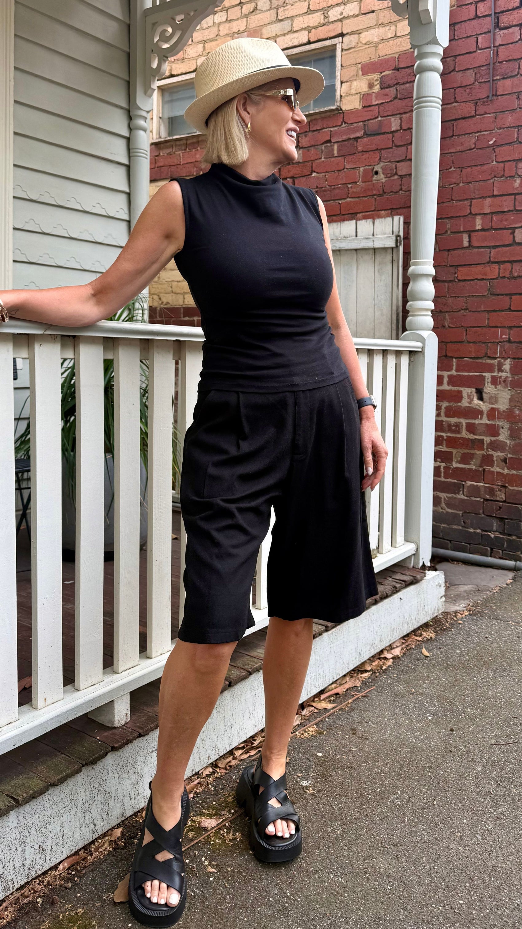 Hannah Linen Rami Bermuda Shorts - Black