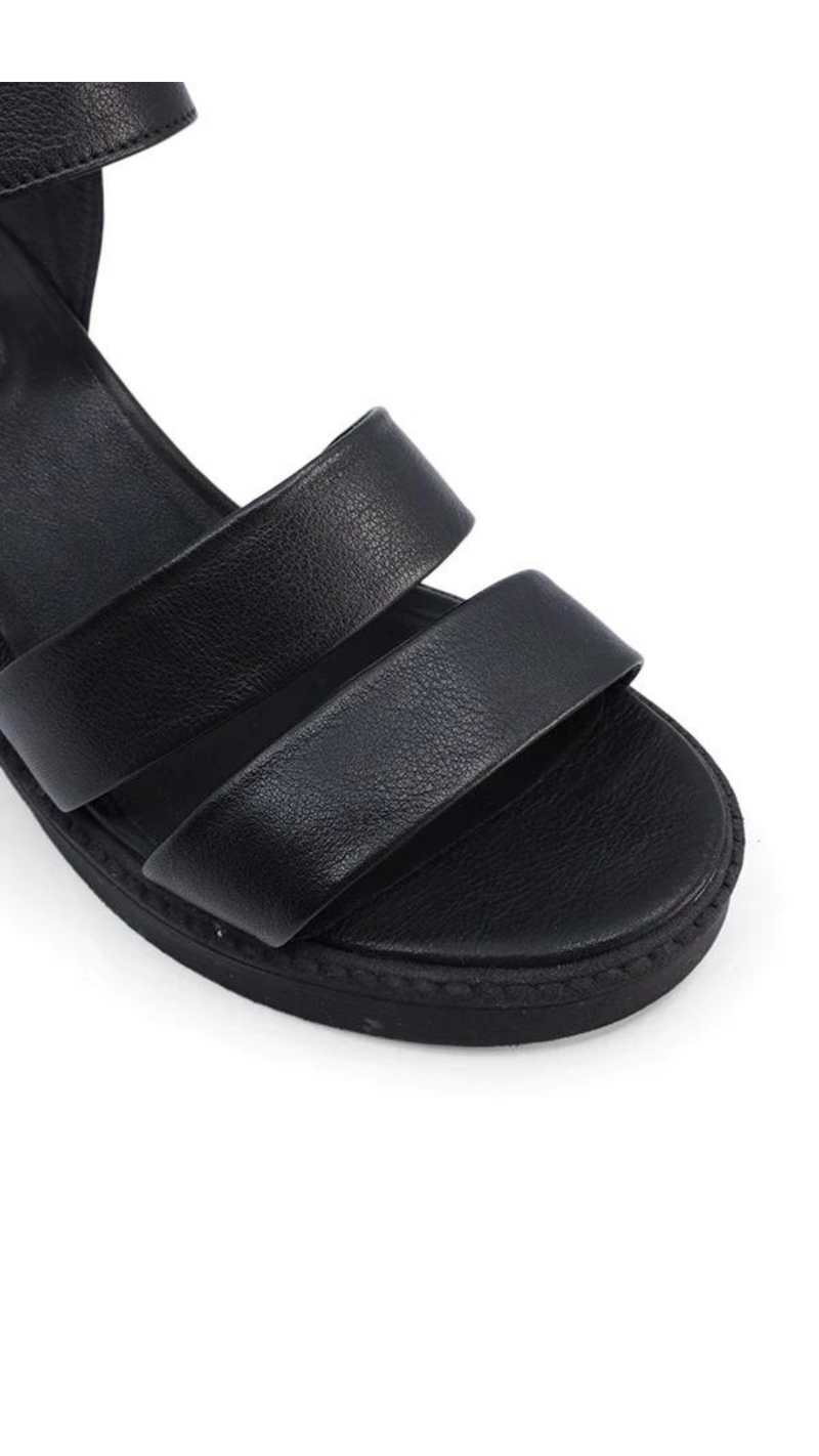 Bueno Danni Mid Heel Sandal - Black