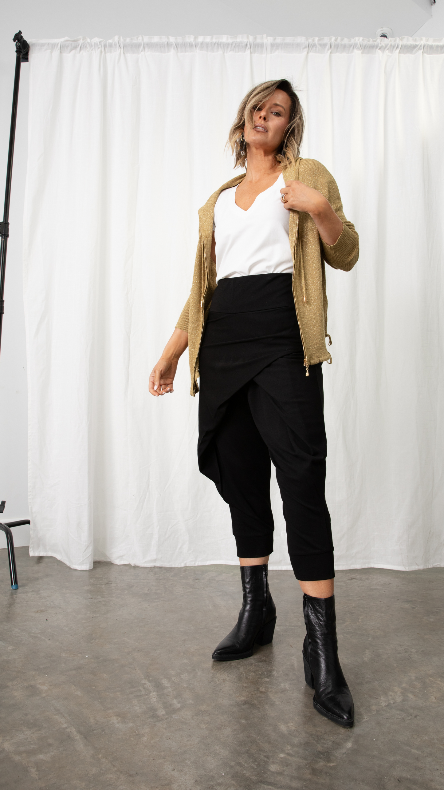 Luno Metallic Jacket With Hood - Gold