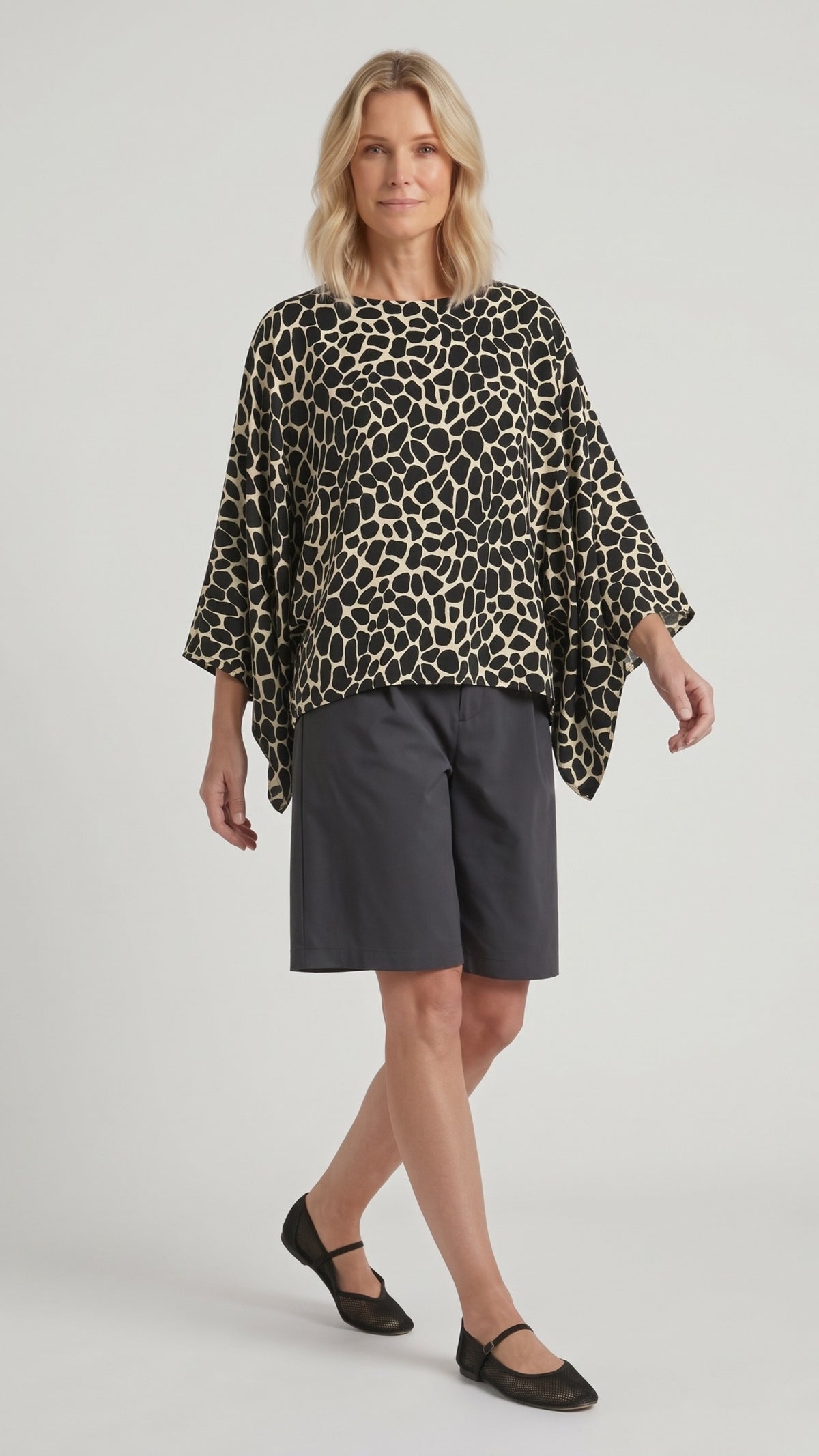 Ryo Cotton Top - Black Giraffe Print